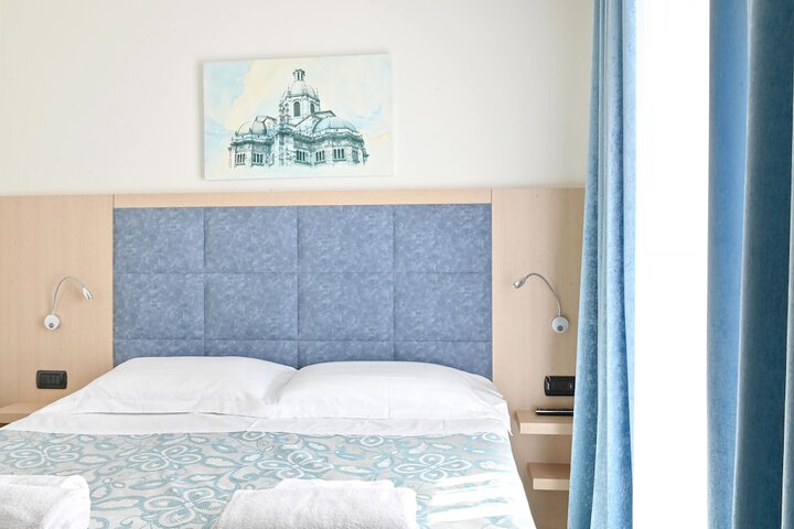 Room 3 of 52