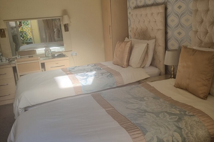 Room 52 of 184
