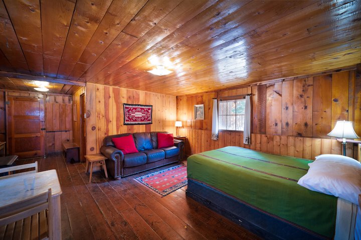 Room 17 of 211