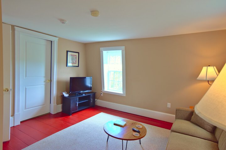 Room 19 of 38