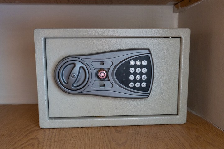 Room 16 of 60