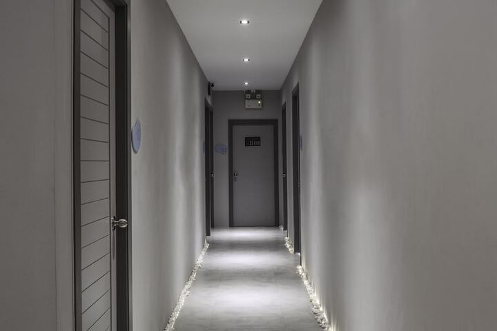 Ballroom/Hall 27 of 33
