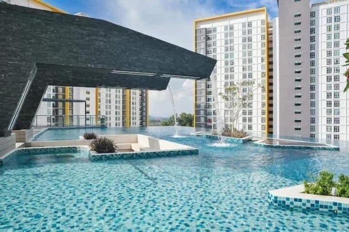 Pools & Facilities