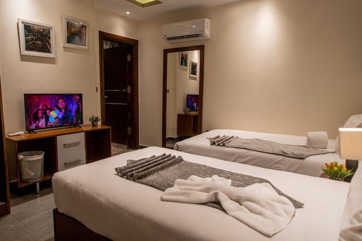 Room 33 of 87