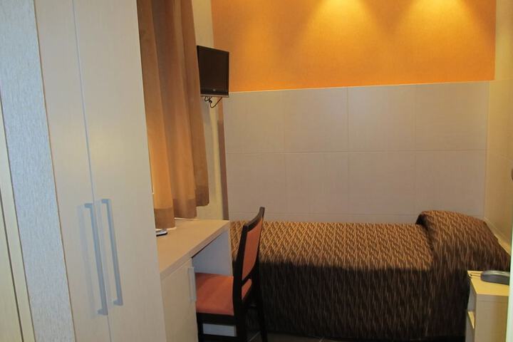 Room 6 of 38
