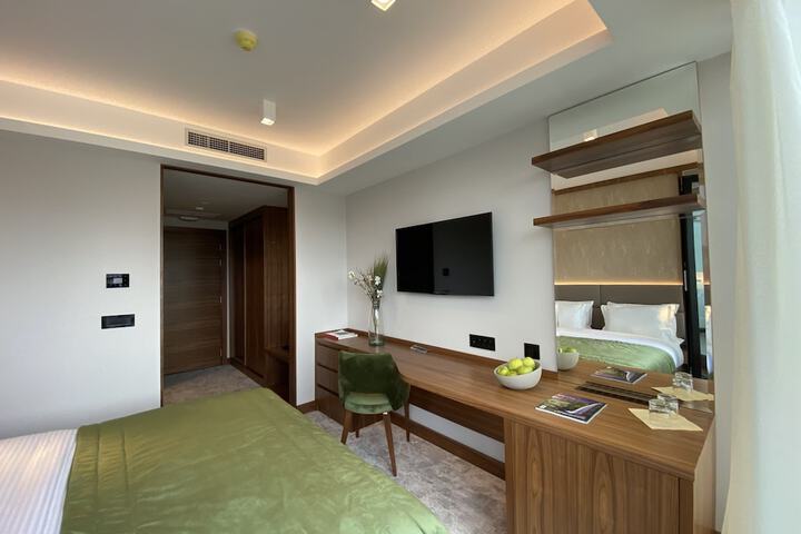 Room 12 of 65
