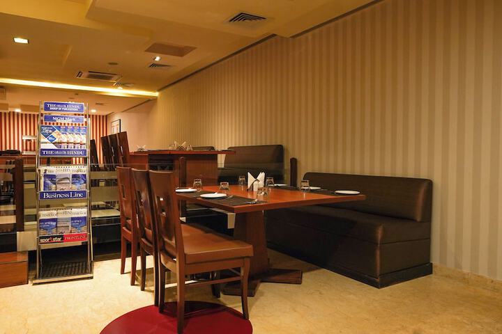Dining 34 of 52