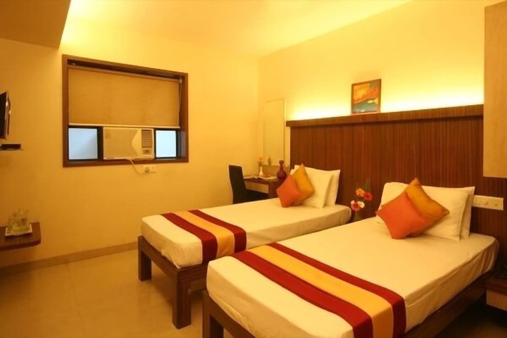Room 4 of 15