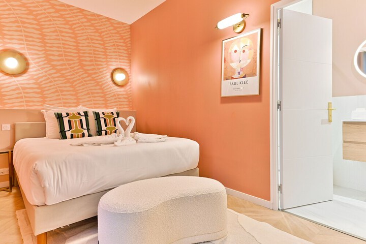 Room 4 of 63