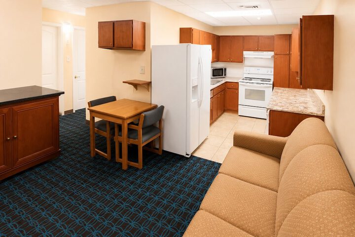 Room 4 of 33