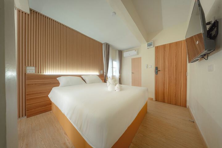 Room 6 of 97