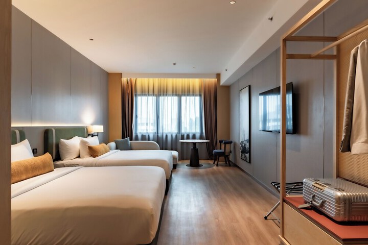 Room 13 of 105