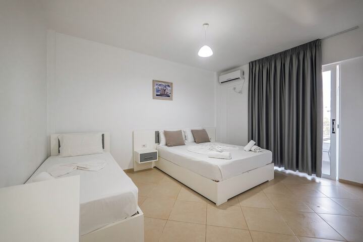 Room 5 of 113