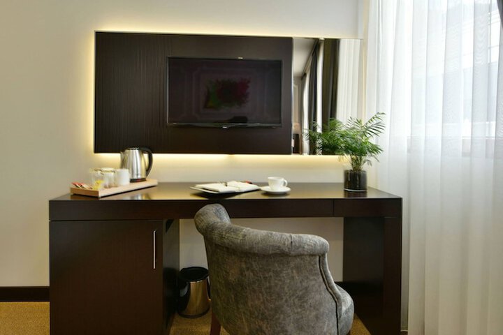 Room 50 of 102
