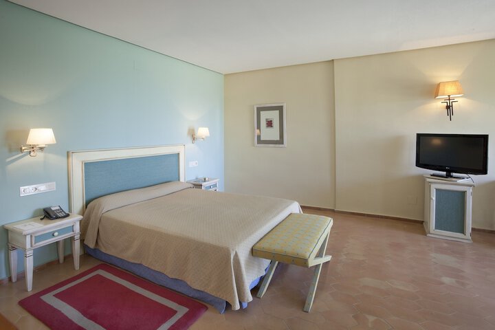 Room 13 of 48