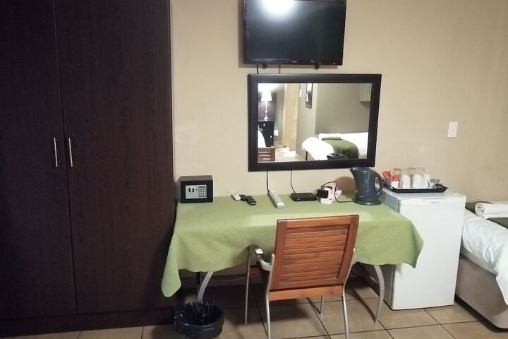 Room 18 of 105
