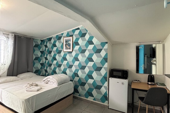 Room 16 of 33