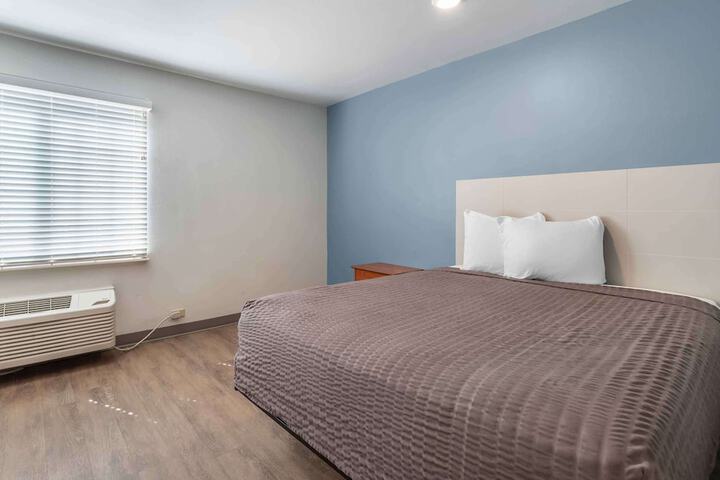 Room 9 of 30