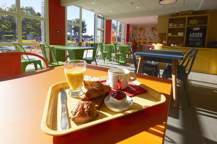 Breakfast/Coffee Service 24 of 32