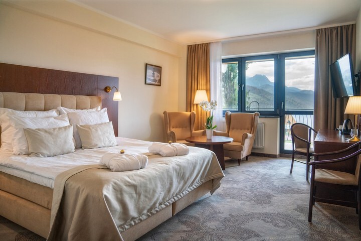 Room 5 of 30