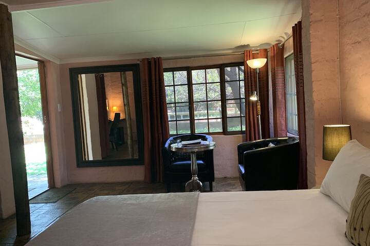 Room 7 of 143