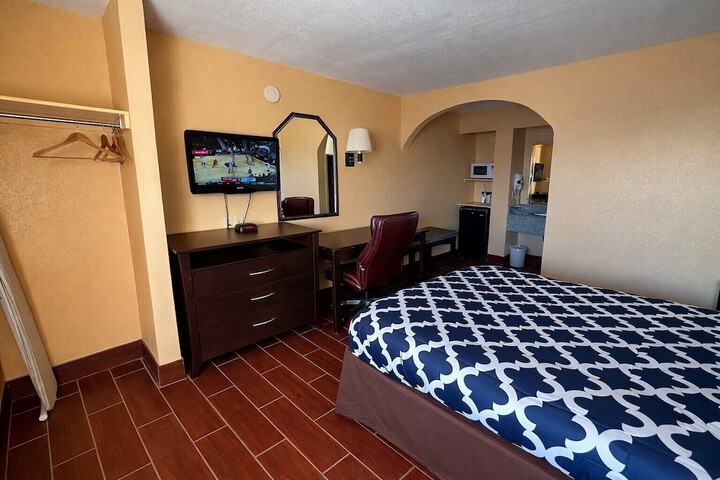 Room 18 of 42