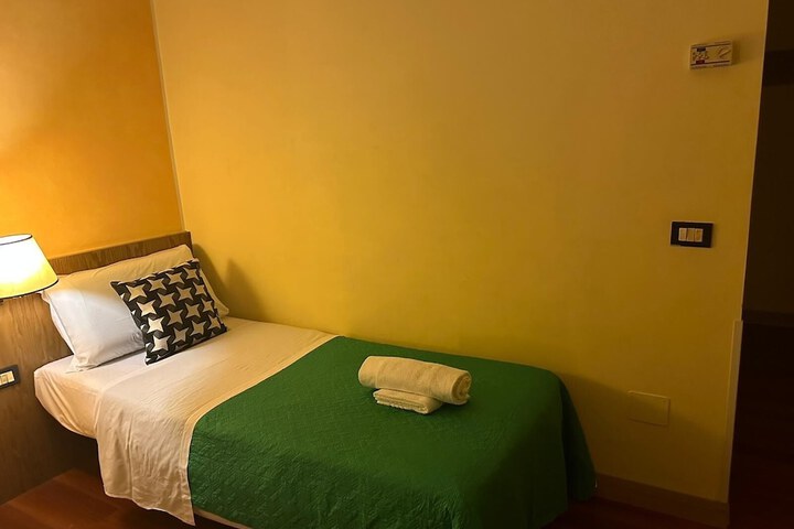 Room 12 of 38