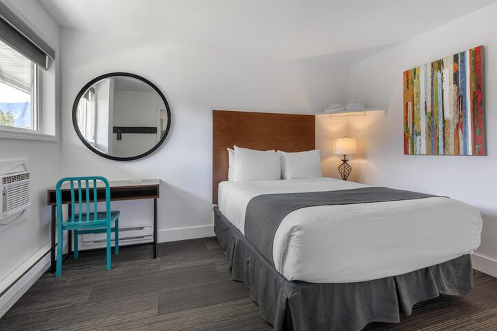 Room 8 of 34