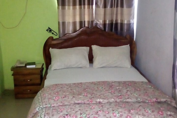 Room 8 of 9