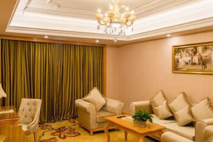 Room 17 of 20