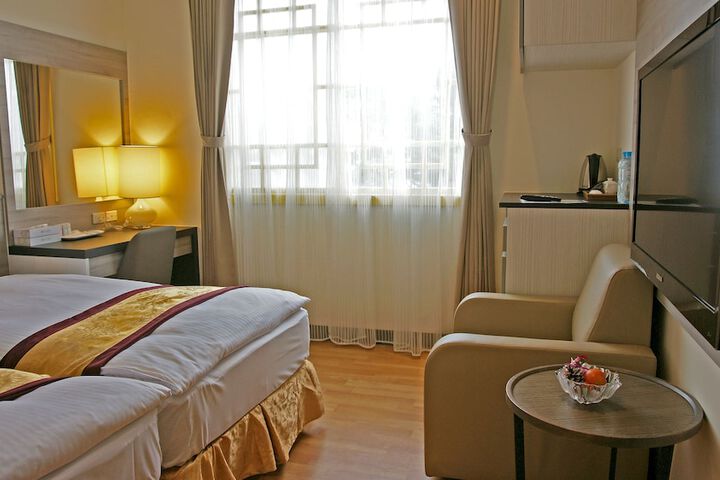 Room 6 of 37