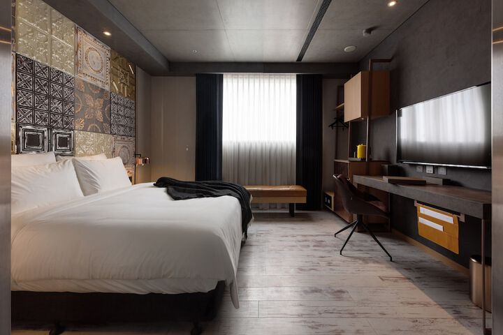 Room 8 of 89