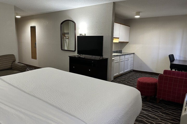 1 King Bed (2 of 5)