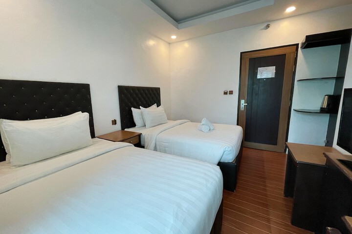 Room 48 of 79