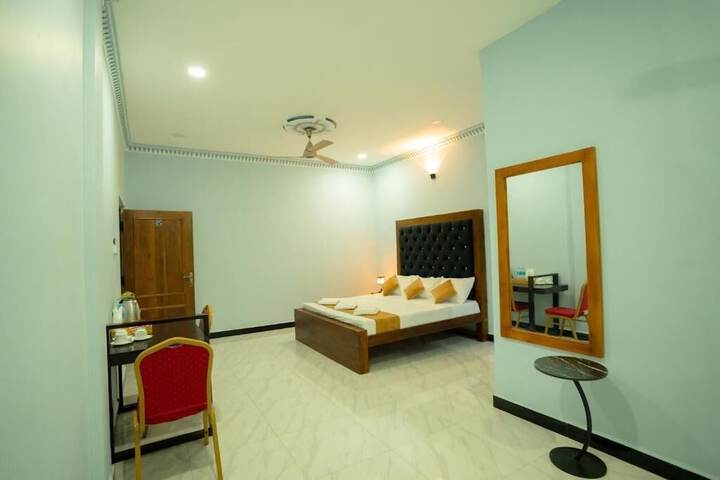 Room 8 of 14