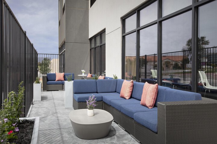 Terrace/Patio 27 of 32