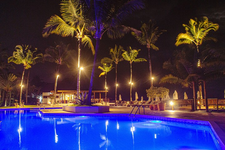 Hotel with Pool