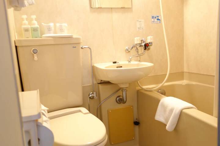 Room 13 of 27