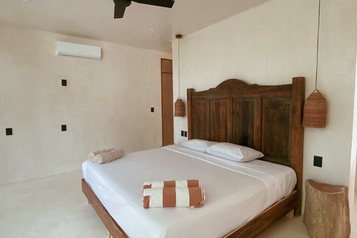 Room 53 of 137