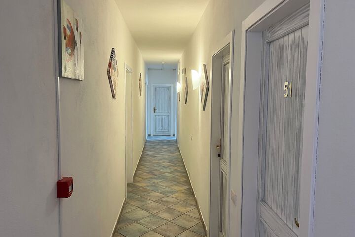 Room 13 of 22