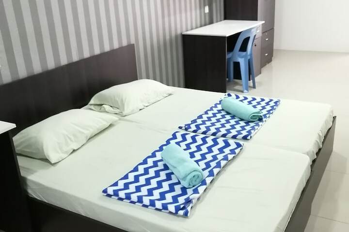Room 6 of 12