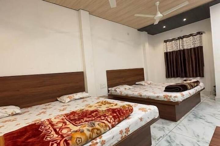 Room 4 of 10