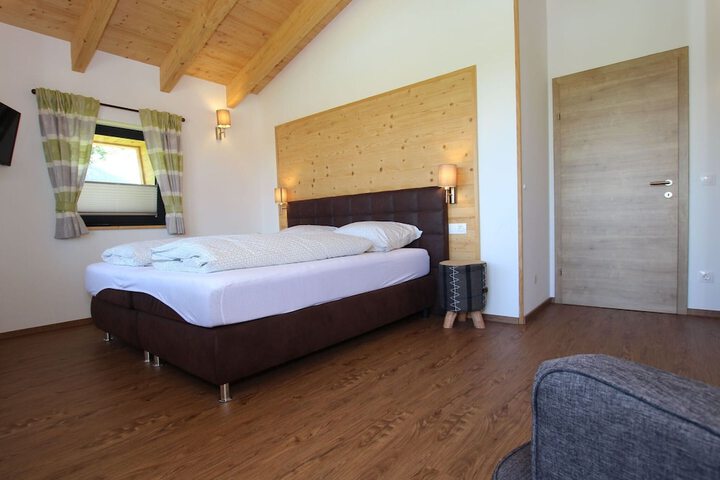 Room 6 of 50