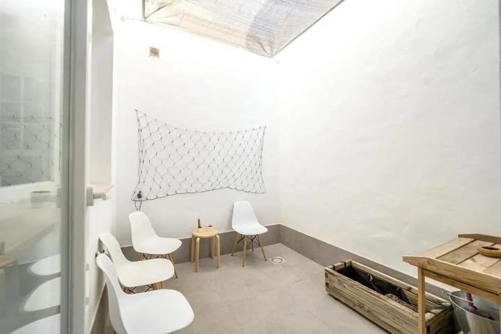 Room 4 of 21
