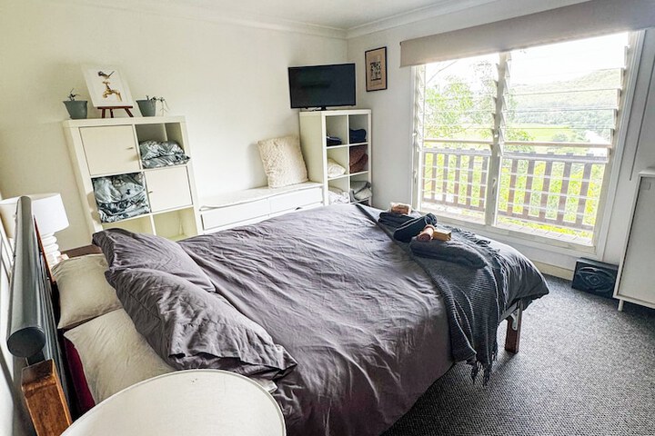 Room 11 of 28