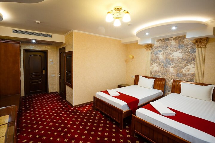 Room 9 of 34
