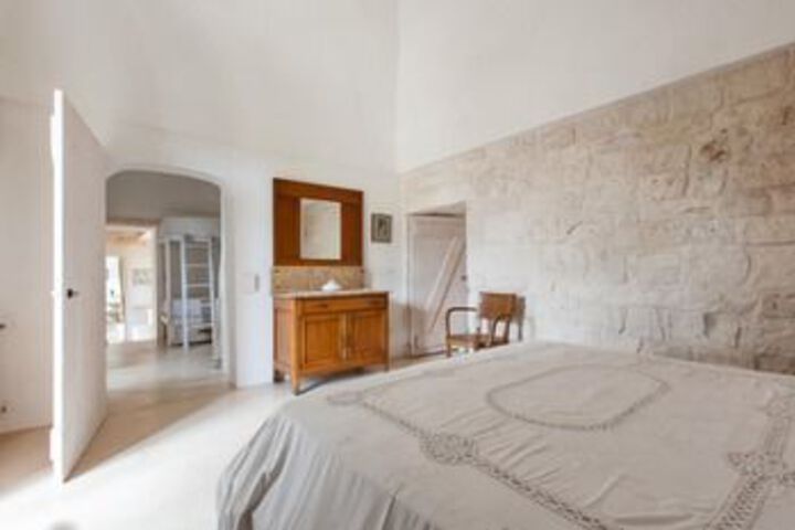 Room 9 of 27