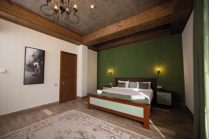 Room 10 of 30