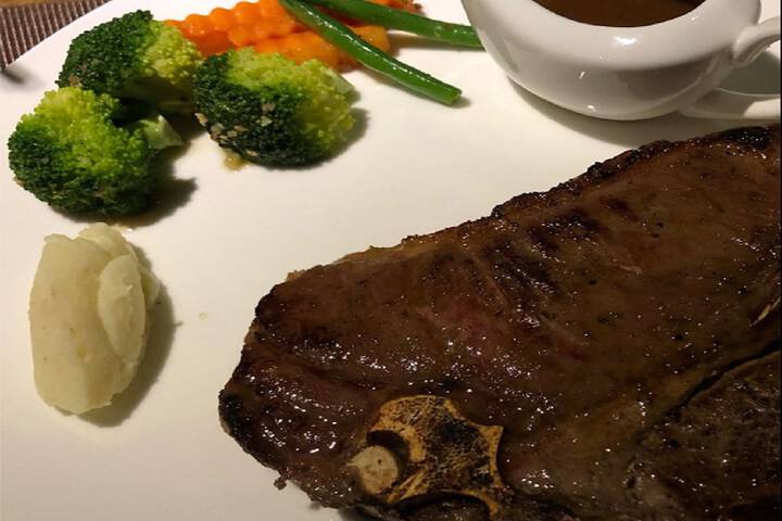 Dining 30 of 44