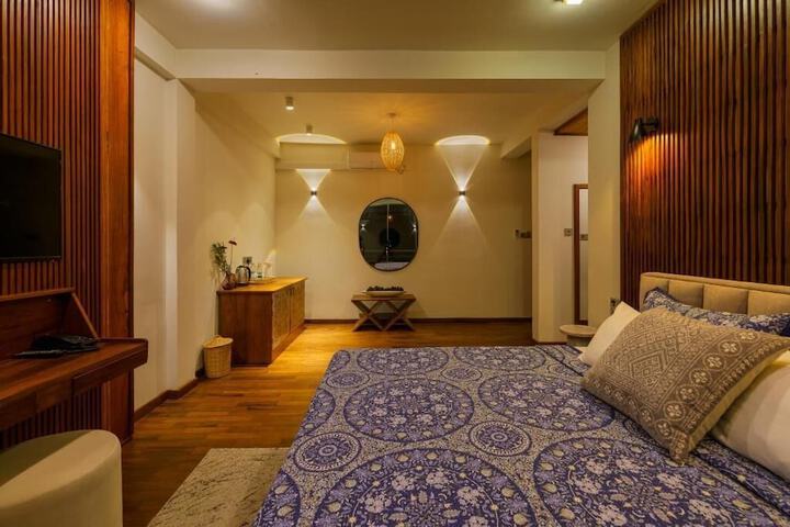 Room 9 of 36